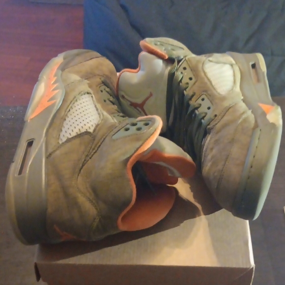 Jordan 5 Retro (2024) Olive Mens SZ 9 Womens SZ 10.5 EUC - Picture 7 of 9